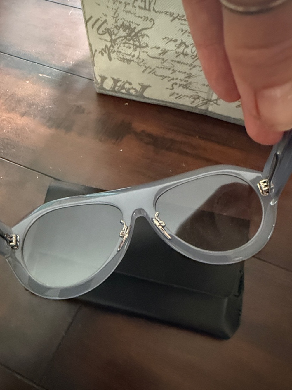 Retro Aviator Sunglasses in Light Gray- blue new - Picture 4 of 5